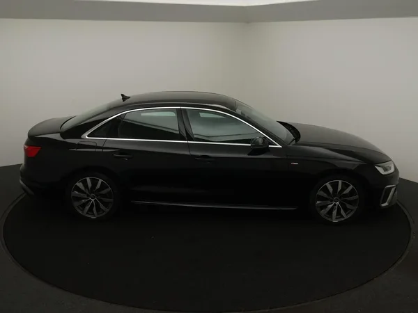 Audi A4 (2022) — foto 25 van 28