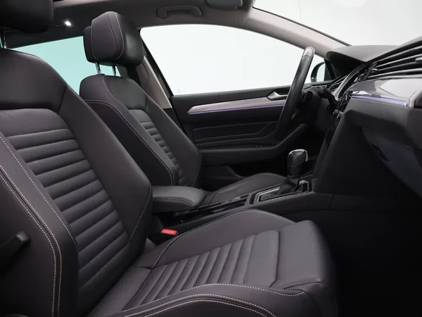 Volkswagen Passat (2021) — foto 17 van 30