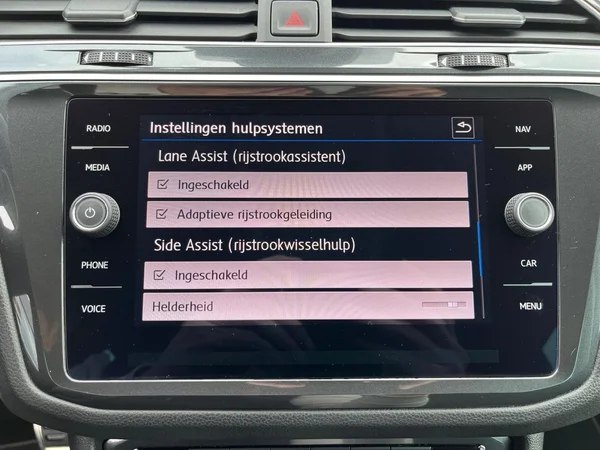 VOLKSWAGEN Tiguan (2019) — foto 7 van 22