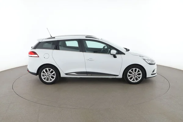Renault Clio (2017) — foto 13 van 16