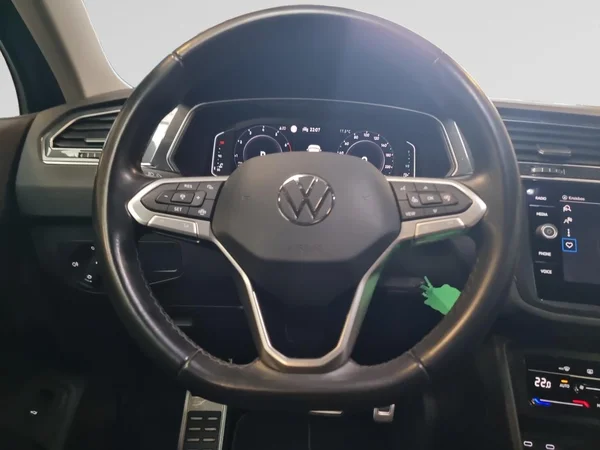 VOLKSWAGEN Tiguan (2021) — foto 5 van 23