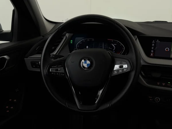 BMW 116 (2024) — foto 14 van 28