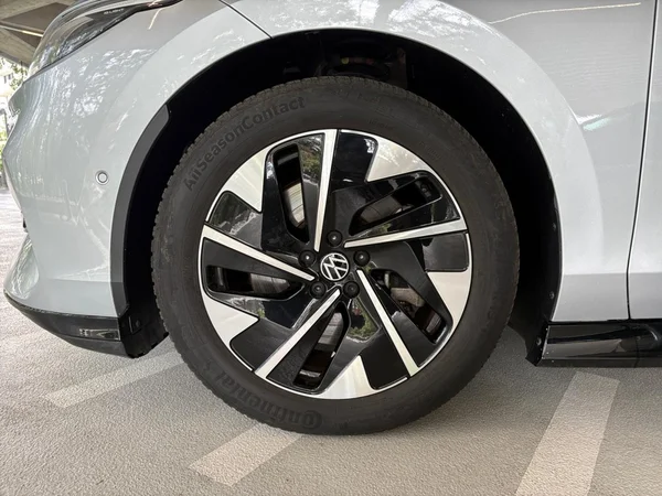 VOLKSWAGEN ID.7 Tourer (2025) — foto 16 van 24