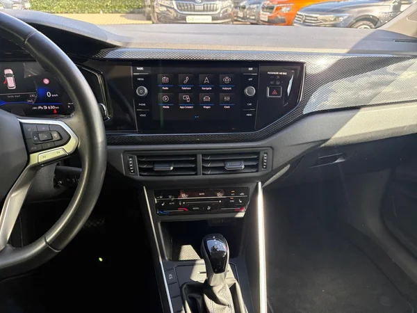 VOLKSWAGEN Polo (2024) — foto 3 van 24