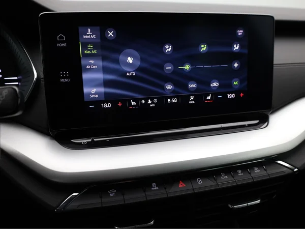 SKODA Octavia Combi (2024) — foto 10 van 20