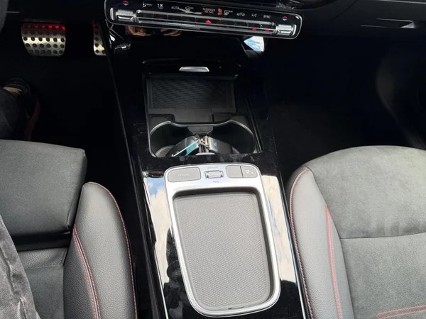 MERCEDES-BENZ A-Class (W177) (2023) — foto 24 van 33