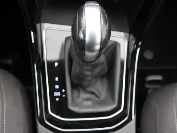 VOLKSWAGEN Touran (2022) — foto 17 van 29