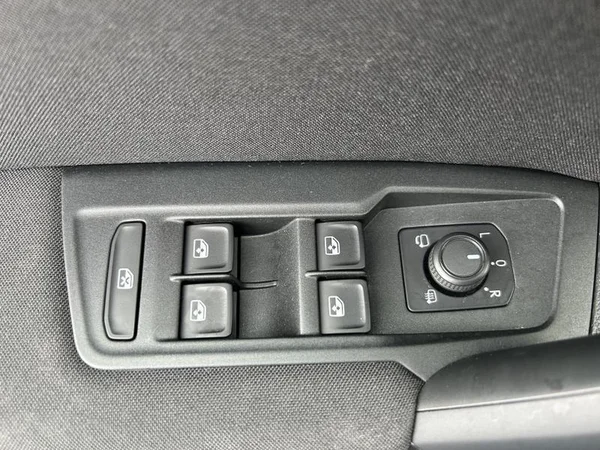 VOLKSWAGEN Tiguan (2021) — foto 25 van 32