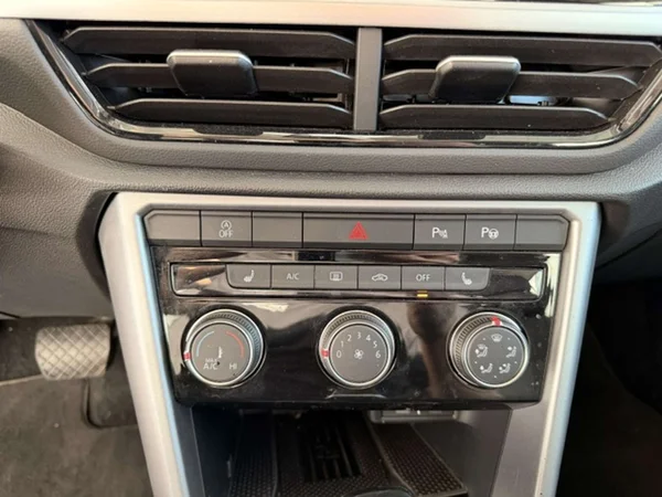 Volkswagen T-Roc (2025) — foto 8 van 22