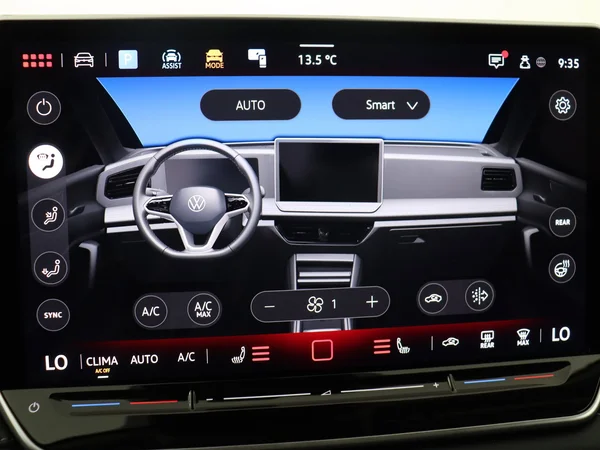 VOLKSWAGEN Tiguan (2025) — foto 13 van 18