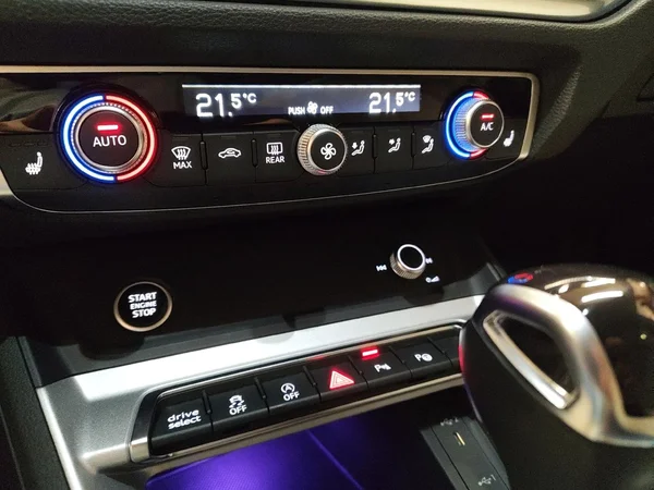 AUDI Q3 Sportback (2025) — foto 2 van 15
