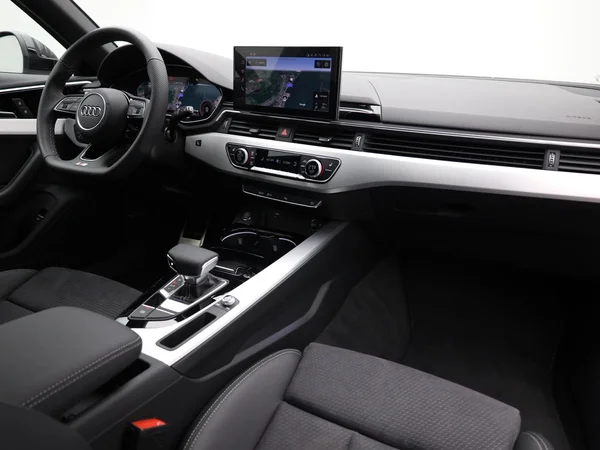 AUDI A4 Avant Dsl (2024) — foto 18 van 24