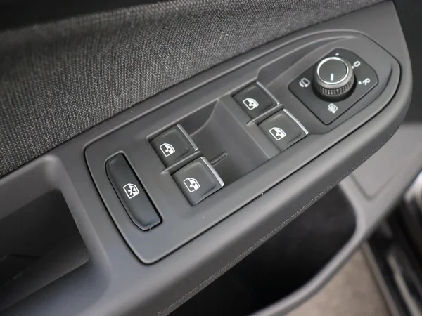 VOLKSWAGEN Golf (2024) — foto 19 van 28