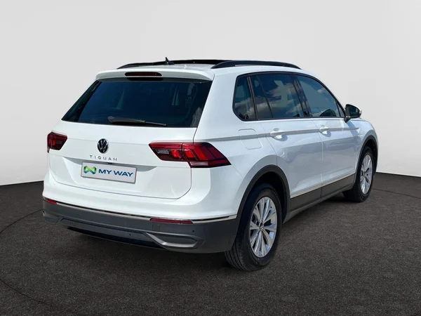 VOLKSWAGEN Tiguan (2022) — foto 12 van 22