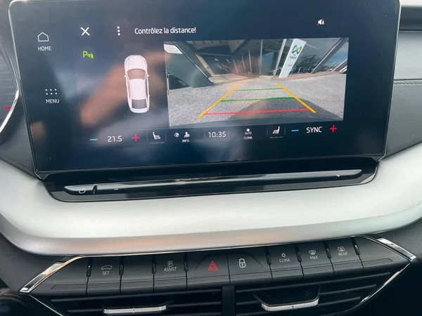 SKODA Octavia (2023) — foto 2 van 18