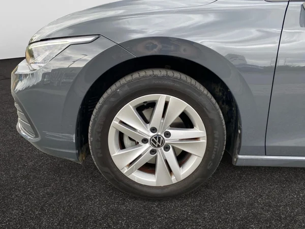 VOLKSWAGEN Golf VIII (2023) — foto 4 van 8