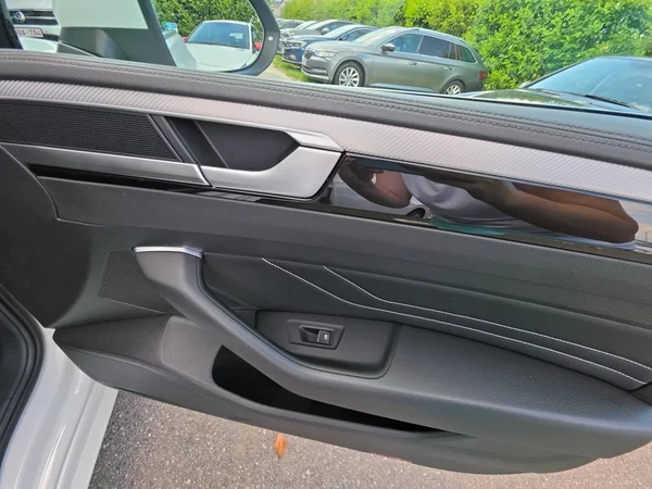 VOLKSWAGEN Arteon eHybrid (PHEV) (2022) — foto 9 van 24