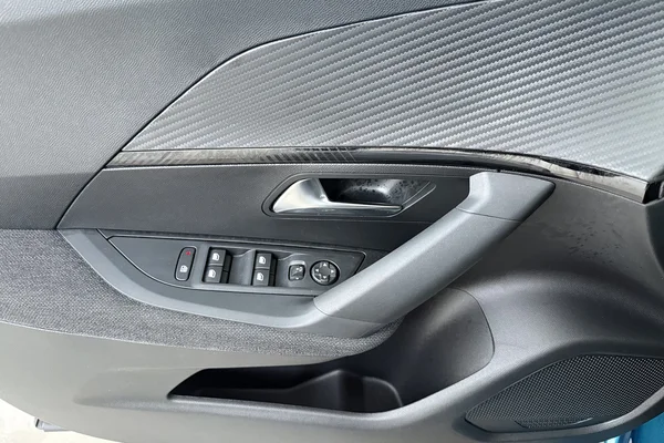 Peugeot 2008 (2025) — foto 8 van 16