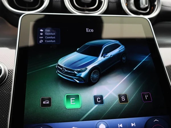 Mercedes-Benz GLC (2025) — foto 19 van 47