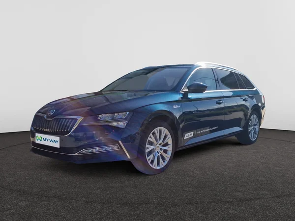 SKODA Superb Combi (2024) — foto 1 van 21