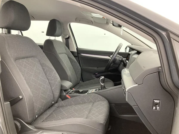 VOLKSWAGEN Golf VIII SW (2022) — foto 27 van 36