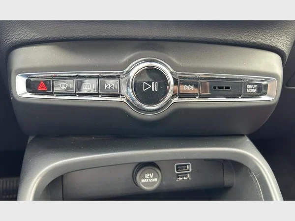 VOLVO XC40 (2022) — foto 21 van 28