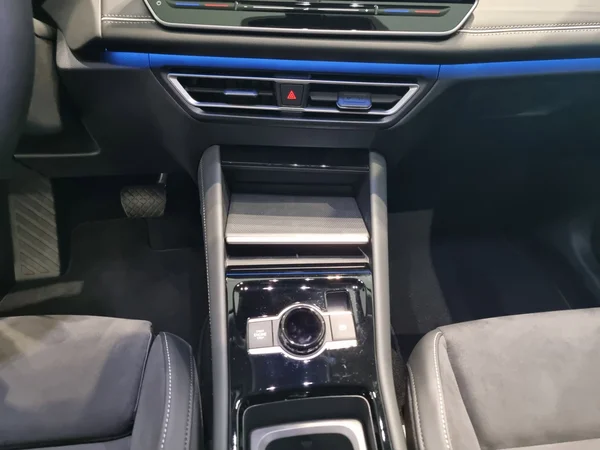 VOLKSWAGEN Tiguan (2025) — foto 6 van 15