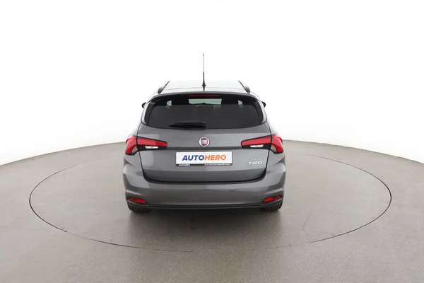 Fiat Tipo (2017) — foto 11 van 16