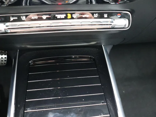 Mercedes-Benz GLA (2025) — foto 17 van 36