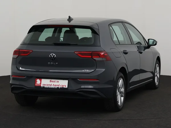 VOLKSWAGEN Golf (2024) — foto 18 van 24