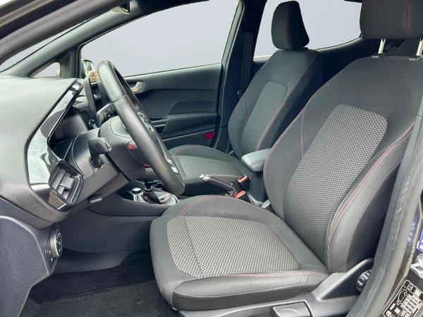 FORD Fiesta (2021) — foto 2 van 28