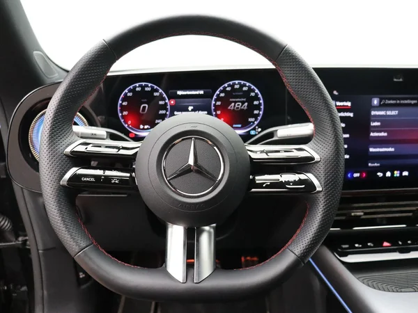 Mercedes-Benz CLA (2025) — foto 8 van 27
