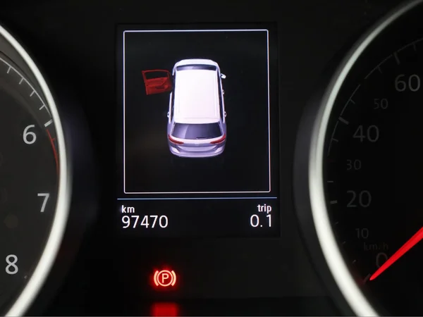 VOLKSWAGEN Touran (2016) — foto 7 van 17