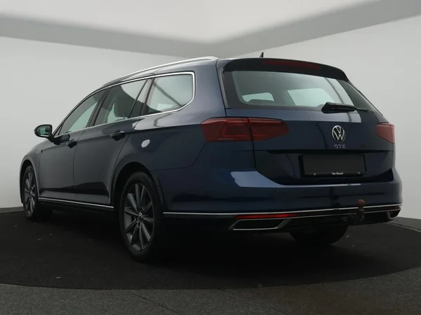 VOLKSWAGEN Passat Variant GTE (2023) — foto 16 van 29
