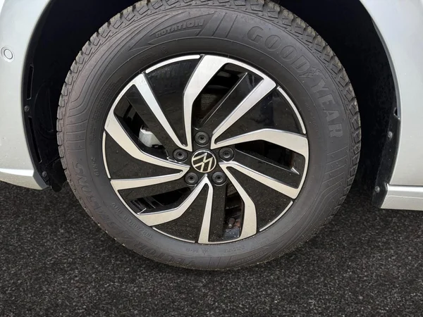 VOLKSWAGEN Polo (2024) — foto 15 van 22