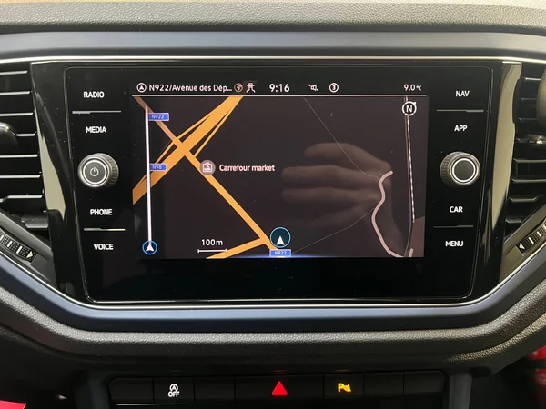 VOLKSWAGEN T-Roc (2021) — foto 2 van 20