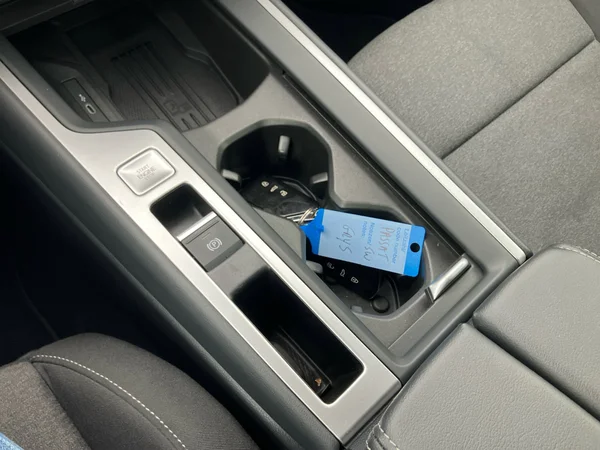 VOLKSWAGEN Passat SW (2024) — foto 10 van 25