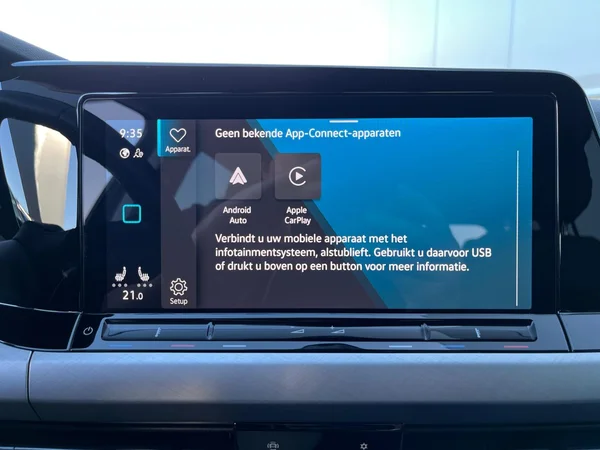 VOLKSWAGEN Golf VIII SW (2024) — foto 9 van 22