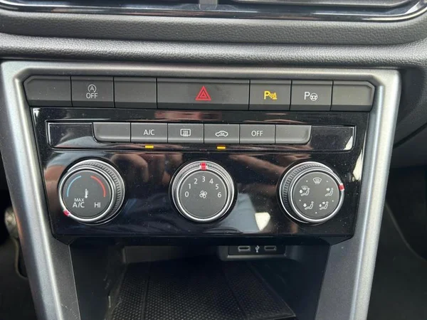 VOLKSWAGEN T-Roc (2022) — foto 13 van 31