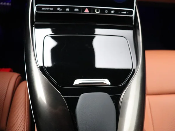 Mercedes-Benz SL (2025) — foto 14 van 34