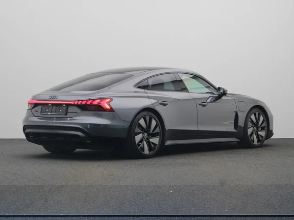 AUDI RS e-tron GT (2021) — foto 12 van 31