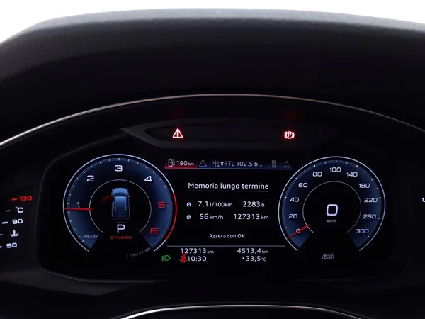 Audi A6 SW (2023) — foto 2 van 24