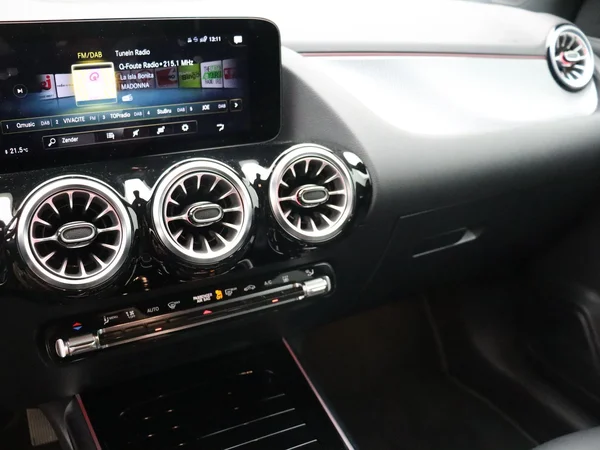 Mercedes-Benz EQA (2023) — foto 6 van 25