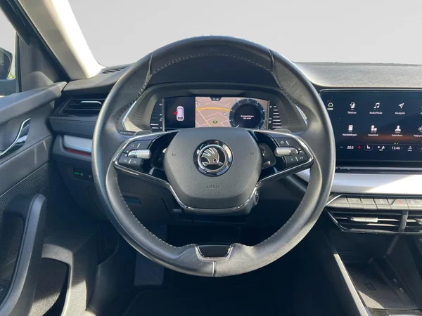 SKODA Octavia Combi (2024) — foto 4 van 24