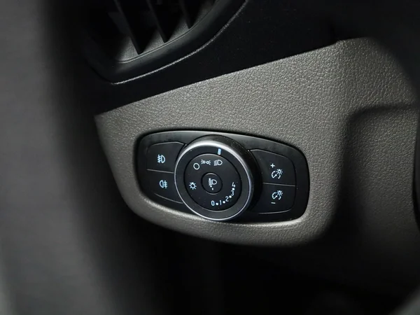 Ford Transit Connect (2020) — foto 8 van 45