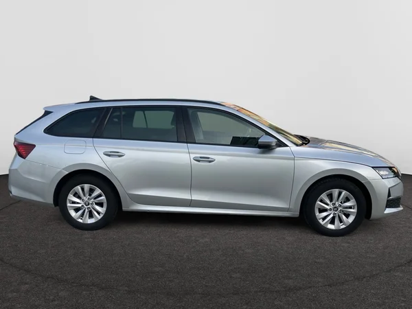 SKODA Octavia Combi (2025) — foto 2 van 25
