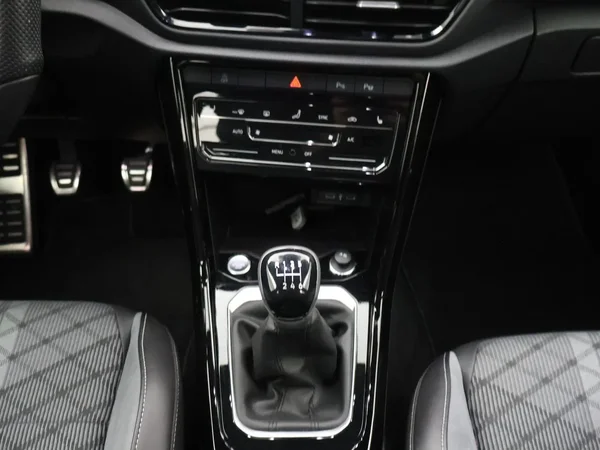 Volkswagen T-Roc (2023) — foto 14 van 26