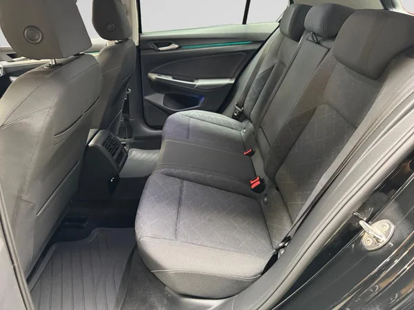 VOLKSWAGEN Golf VIII (2024) — foto 12 van 15