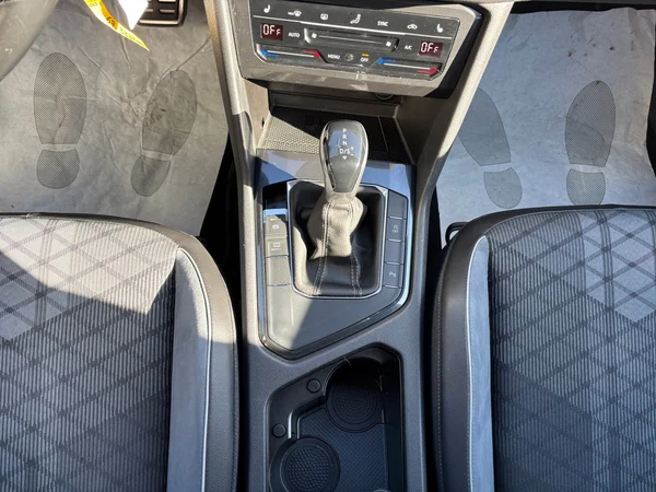 VOLKSWAGEN Tiguan (2020) — foto 10 van 22