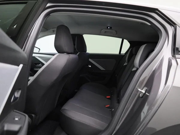 Opel Astra (2023) — foto 2 van 38